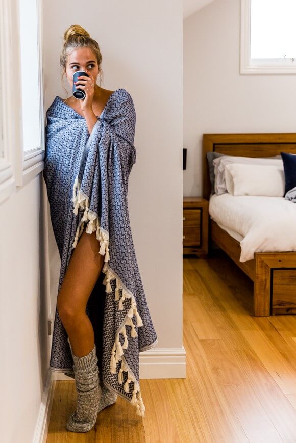 BARCELONA Throw: Navy/Natural