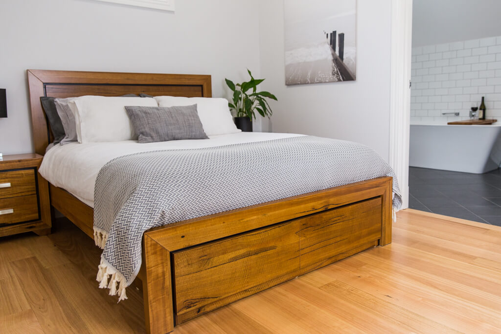 BARCELONA Throw: Charcoal Grey/Natural