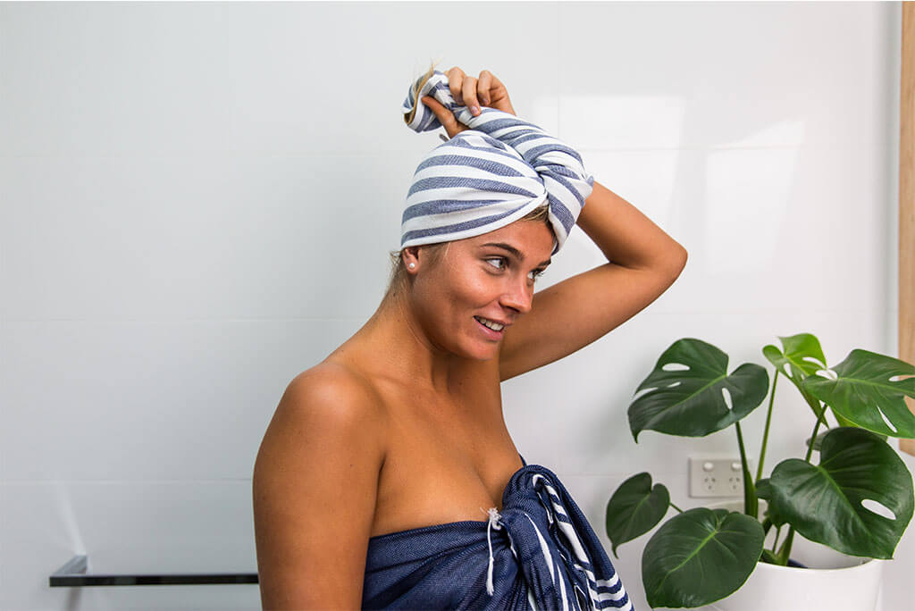 CARROS Terry Hair Towel: Navy/White