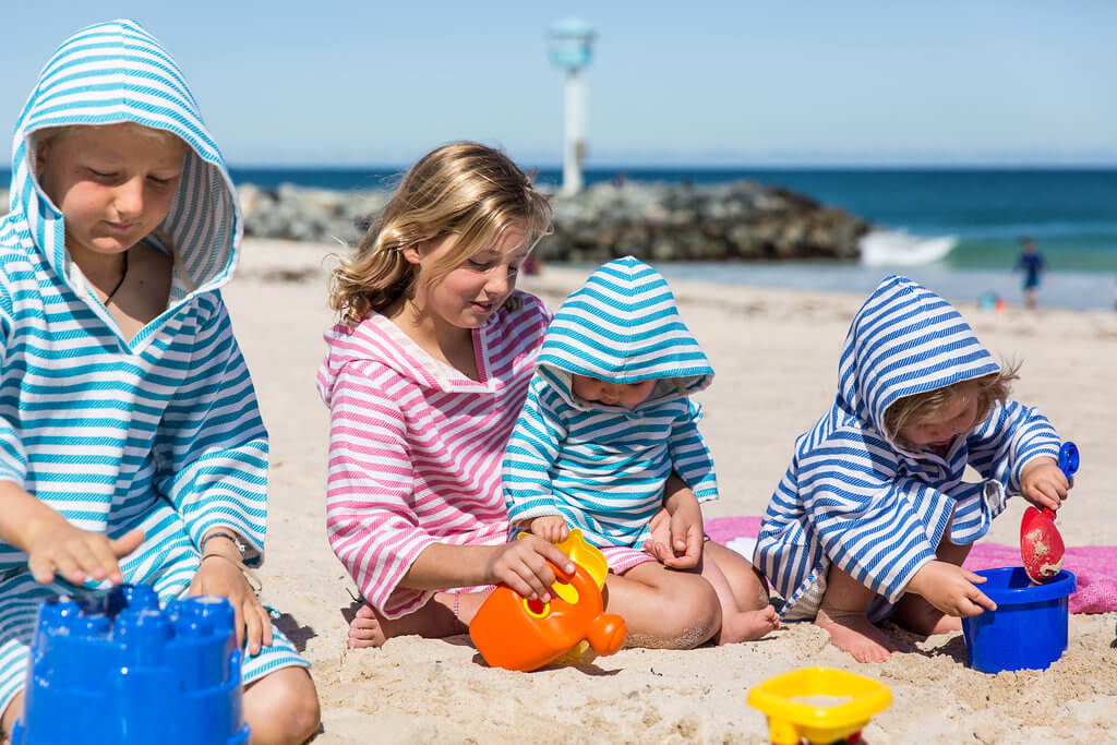 AMALFI Baby Hooded Towel: Hot Pink/White