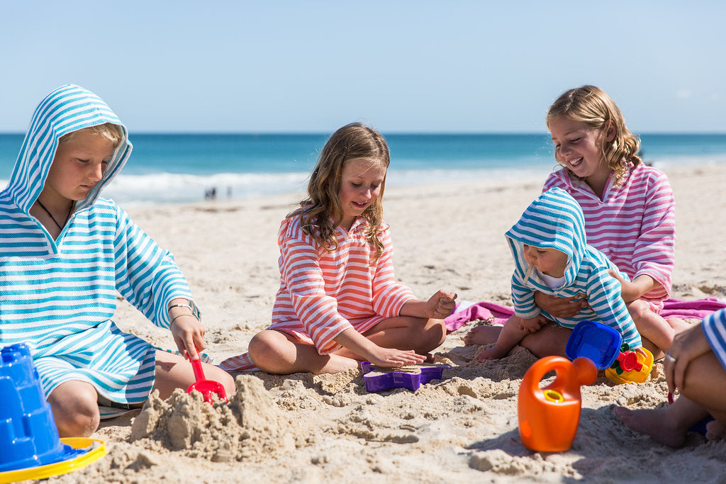 AMALFI Kids Hooded Towel: Coral/White