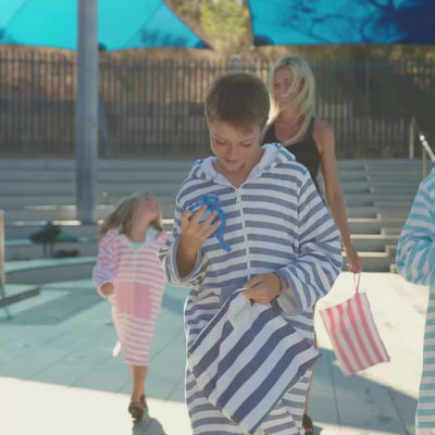 MENORCA Kids Terry Hooded Towel: Navy/White